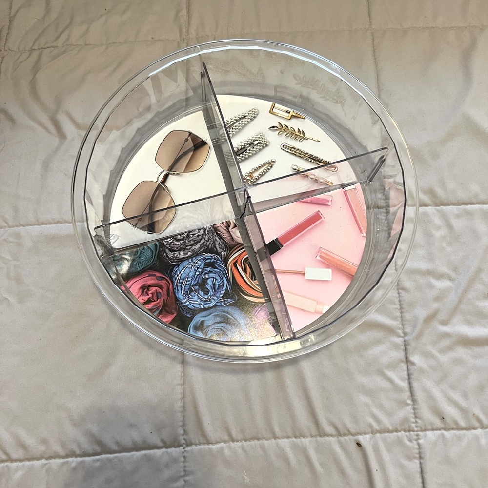 Swivel organizer, free gift with purchase!